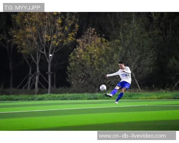 足球史上最远射门的传奇瞬间与技术解析